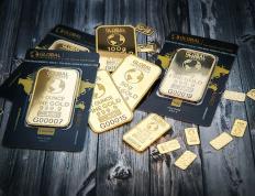 用房产证去银行贷款怎么办理（自己拿房产证去银行贷款）