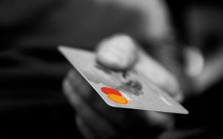 欠信用卡7.5万逾期一年多少钱