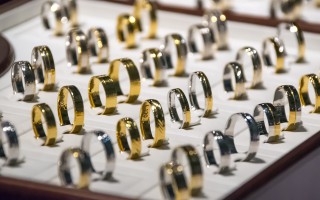 欠信用卡8万会抓人还是会起诉我