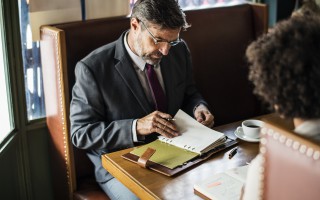 贷款保证人（贷款保证人和担保人哪个严重）
