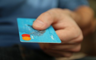 老公欠信用卡30万还不上怎么办