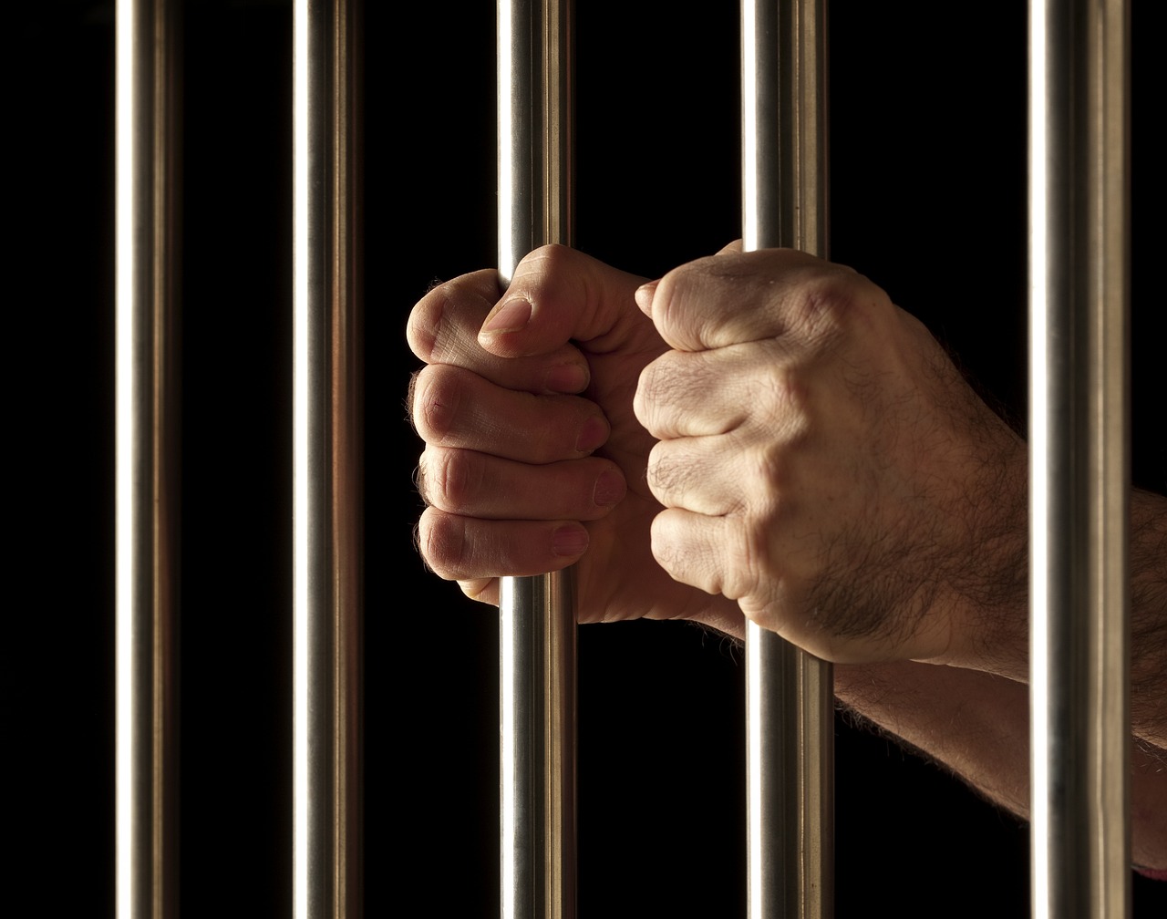信用卡多少金额构成刑事犯罪（信用卡多少金额构成刑事犯罪案件）