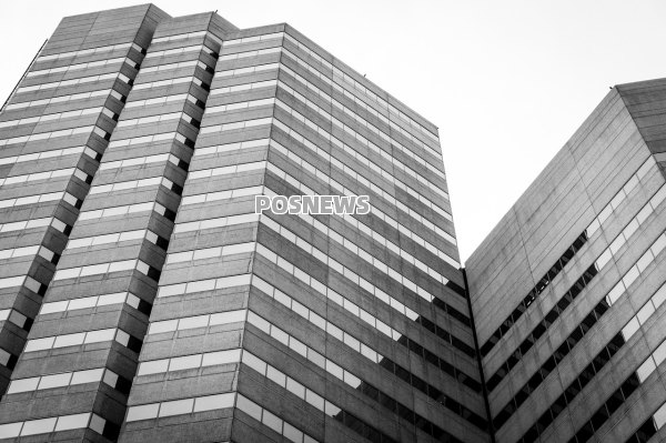 刷信用卡欠钱还不上会坐牢吗（刷信用卡还不上这个钱后果什么怎样）